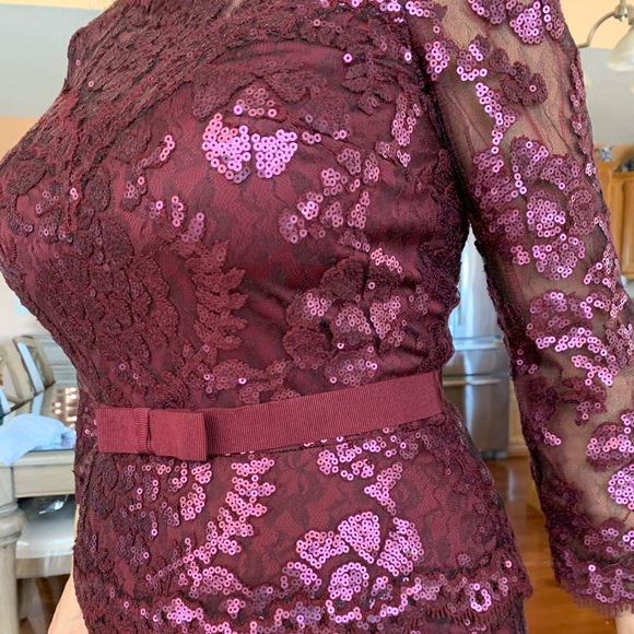 Long sleeve lace gown - Picture 3 of 6